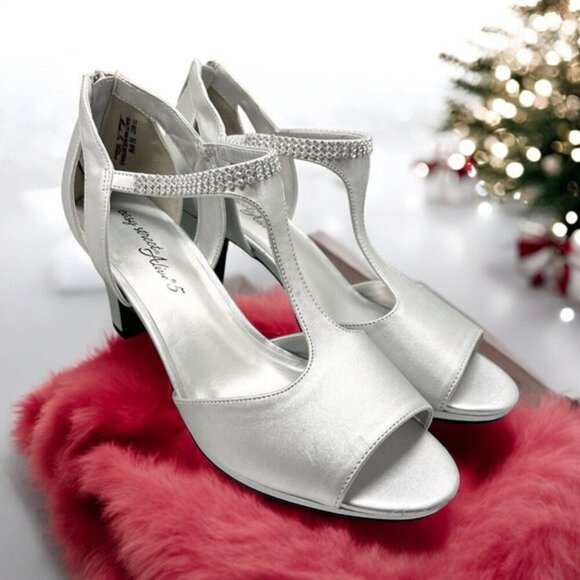 Easy Street Flash Silver Satin Open Toe Heeled Dress Sandals Size 9.5 WW NWB - Picture 1 of 14